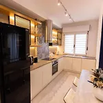 Terrace 6 *